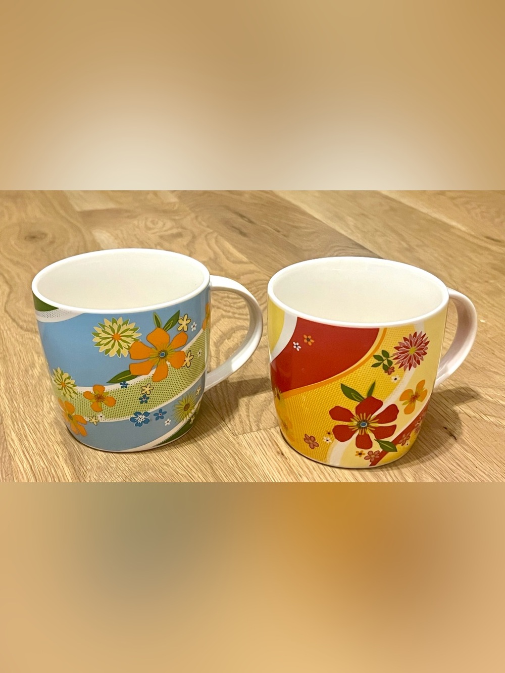 Starbucks Mugs Floral Pair 15 Oz VGUC Bright Retro Tropical Flower Print 2007